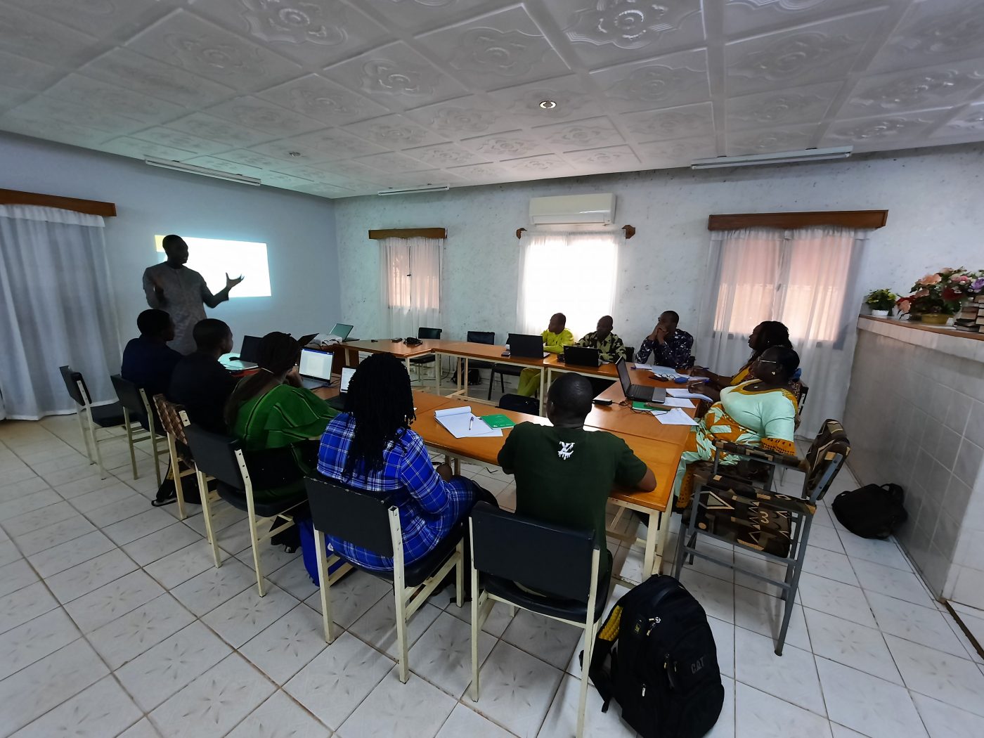 Travaux de groupe sur les principes Do No Harm, ONG CREDO.